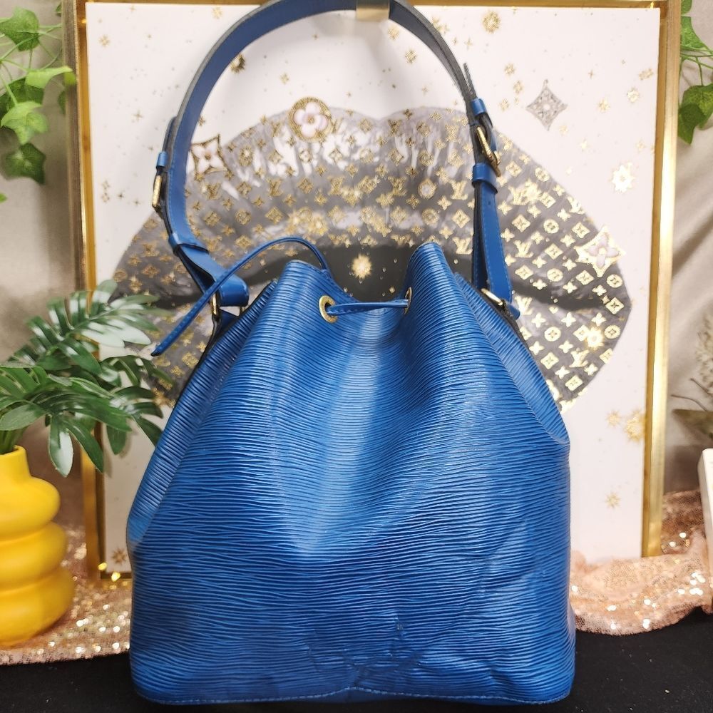 Authentic Louis Vuitton Noe Epi Drawstring Bag - Picture 4 of 16
